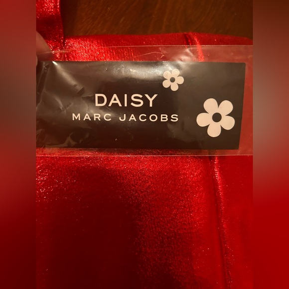 Marc Jacobs Daisy Tote NWT - Picture 3 of 3